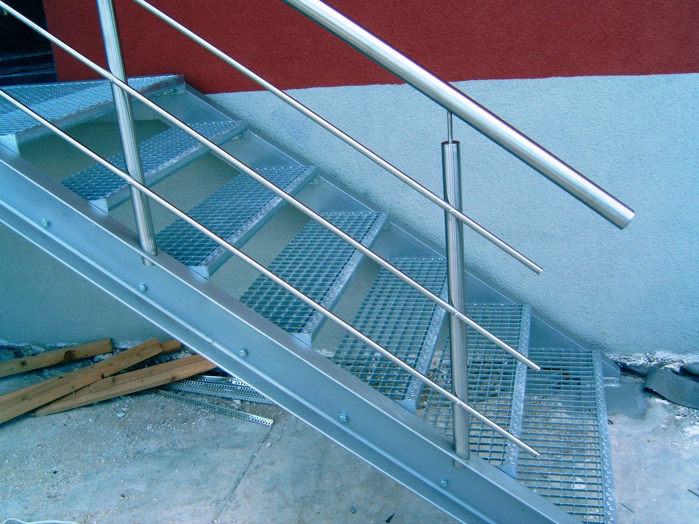 Udendørs ståltrappe som er galvaniseret